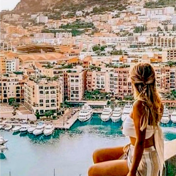 Meet your Posher, Rachael - Picture 1 of 2